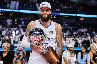 En abril de 2021 y tras la marcha de Deck a la NBA, el Real Madrid se reforzó con Vincent Poirier, que ponía punto final a su carrera en la NBA. El pívot, con experiencia ACB (había jugado dos temporadas en Vitoria), tenía cerrada su llegada a la casa blanca para la siguiente temporada, pero su fichaje se adelantó unos meses. Poirier conquistó su primera Euroliga el año pasado (2023) y tiene, además, dos Ligas (2022 y 2024), la Copa de 2024 y las Supercopas de 2022 y 2023.