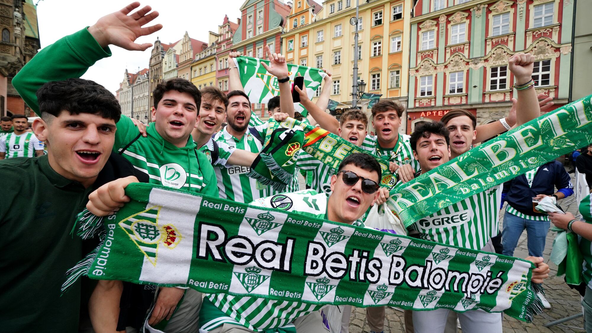 A great atmosphere in Real Betis's fan zone. 