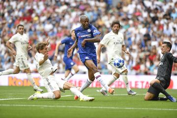 Las leyendas del Madrid y el Chelsea en el Bernabéu