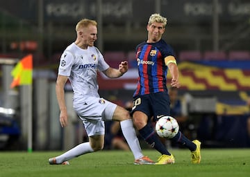 Vaclav Jemelka y Sergi Roberto.