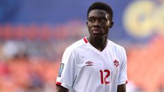 A pesar de no asistir a la Copa Oro, el lateral del Bayern M&uuml;nich, Alphonso Davies sigue a la selecci&oacute;n de Canad&aacute; y reclam&oacute; el penal ante Estados Unidos.