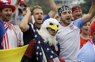 Hinchas en el USA-Argentina.