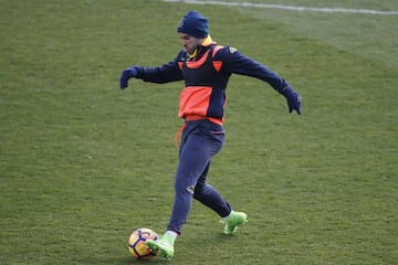 Las Palmas forward Jesé Rodríguez into today's session.