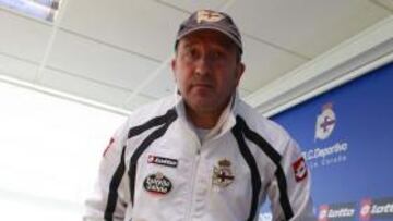 <b>IDEAS CLARAS. </b>Lotina mantiene los dardos que lanzó en Zaragoza a sus jugadores y a la directiva.