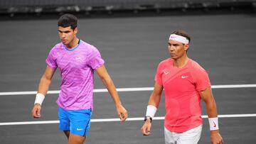 LAS VEGAS, NEVADA - MARCH 03: (L-R) Carlos Alcaraz and Rafael Nadal in action during The Netflix Slam at Michelob ULTRA Arena on March 03, 2024 in Las Vegas, Nevada.   Chris Unger/Getty Images/AFP (Photo by Chris Unger / GETTY IMAGES NORTH AMERICA / Getty Images via AFP)