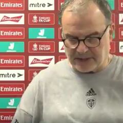 Un equipo de cuarta le metió tres, pero antes dejó uno de los discursos más auténticos del fútbol: escuchen a Bielsa