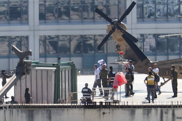 El rehén liberado Omri Miran, quien fue secuestrado durante el mortal ataque del 7 de octubre de 2023 por Hamas y llevado a Gaza, llega al Centro Médico Sourasky (Ichilov), en medio de un intercambio de rehenes y prisioneros y un acuerdo de alto el fuego entre Israel y Hamas en Gaza.