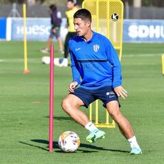 Enzo Lombardo pone fin a su larga lesión