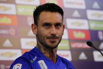 Universidad de Chile presentó a Mauricio Pinilla como nuevo refuerzo para el torneo de transición 2017. El delantero vuelve al club donde se formó y del cual es hincha.