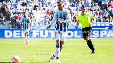 Partido correspondiente a la Jornada 8 en el Grupo 10 de Tercera División RFEF disputado en el Nuevo Colombino.