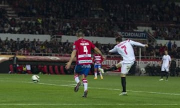 3-0. Gameiro, con ayuda de Roberto, subió el tercer tanto al marcador.