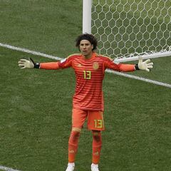 Guillermo Ochoa estrena número con el Stándard de Lieja