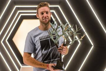 8. Jack Sock con 3.165 puntos.