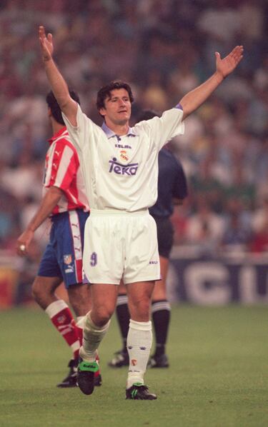 El exdelantero croata logró en su primera temporada, 1996-97, un total de 29 goles en 43 partidos. 