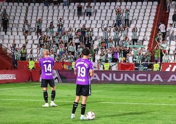 Jugadores del Córdoba con su afición