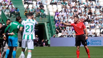 Marín protesta al árbitro