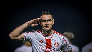 Rafael Santos Borré, delantero colombiano de Inter de Porto Alegre