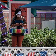 Un virólogo italiano advierte por las fiestas: “La COVID-19 aumentó la locura general...”