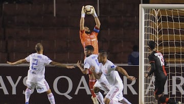 1x1: Johnny Herrera fue la figura de una imprecisa U