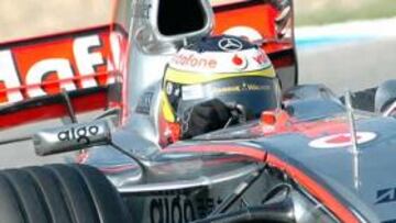 <b>MARCA EL RITMO.</b> El piloto español ha sido muy superior a sus rivales en la jornada de hoy.