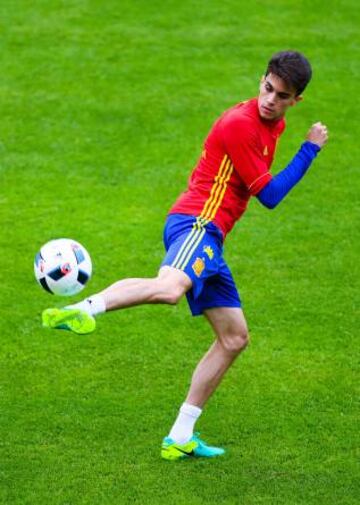 Bartra's dreams of a big breakthrough season were dashed on the rocks of Luis Enrique's practicality at Barcelona, he's not even been in the squad for many of Barça's most decisive matches. Barça believe in him though, as does Del Bosque, perhaps more for