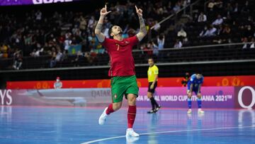Bruno Coelho celebra su gol ante Kazajistán en el Mundial de fútbol sala.