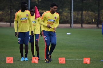 La Selección Colombia entrenó con todos los convocados pero perdió a Santiago Arias por lesión.