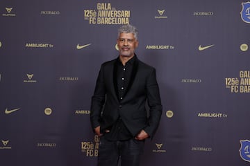 Frank Rijkaard, exentrenador del Barcelona, en la alfombra roja del gran Teatro del Liceu.