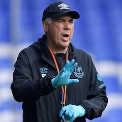 Ancelotti: "Mina tiene chequeo este miércoles, ahí decidiremos"