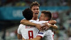 Baku (Azerbaijan), 03/07/2021.- Joakim Maehle of Denmark (R), Jannik Vestergaard (C) and Thomas Delaney react after Denmark&#039;s 2-0 during the UEFA EURO 2020 quarter final match between the Czech Republic and Denmark in Baku, Azerbaijan, 03 July 2021. 