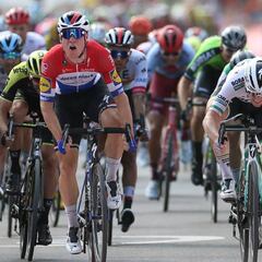 El médico del Deceuninck: "Espero que Fabio Jakobsen pueda volver a correr"