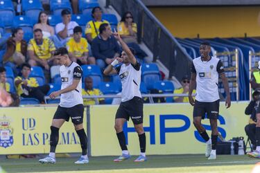 Fue el mejor del conjunto che en la victoria contra Las Palmas. El delantero vive un gran momento y demostró una gran inteligencia para moverse dentro del área y anotar dos goles, ambos de cabeza. Aviva la gran racha de un Valencia que sueña con algo más que la salvación.