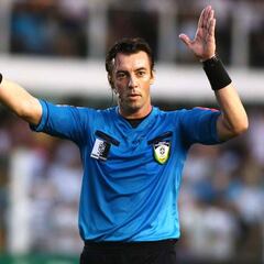 Así es Raphael Claus, el árbitro debutante del Chile-Uruguay