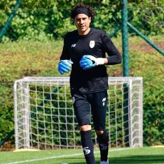 Standard Lieja sólo dejaría salir a Ochoa si el Napoli lo compra