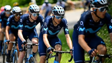 El ciclista espa?ol Enric Mas, junto a sus compa?eros del Movistar en la segunda etapa del Dauphin¨¦.