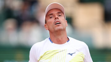 Spain's Roberto Bautista Agut reacts as he plays against Italy's Matteo Berrettini during the Monte Carlo ATP Masters Series Tournament round of 64 tennis match on Court Rainier III at the Monte-Carlo Country Club in Roquebrune-Cap-Martin, south-eastern France on April 7, 2026. (Photo by Valery HACHE / AFP)