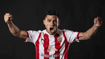 Robertone, s¨¦ptima llegada para el centro del campo almeriense
