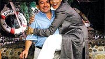 <b>TODO SONRISAS</b>. Belda posa con Antonia dell Atte en el restaurante La Gruta de Oviedo.