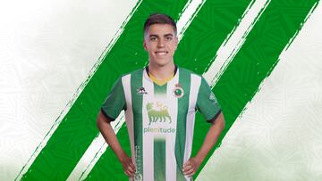 ??igo, capit¨¢n del Racing, con la primera equipaci¨®n de la temporada 23/24.