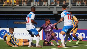 Futbol, Universidad Catolica vs Everton.
Fase de Grupos, Copa Chile 2025.
El jugador de Universidad Catolica Thomas Gillier es fotografiado contra Everton durante el partido por el grupo D de la Copa Chile disputado en el estadio Bicentenario de La Florida en Santiago, Chile.
26/01/2025
Jonnathan Oyarzun/Photosport
Football, Universidad Catolica vs Everton.
Group stage, 2025 Copa Chile Championship.
Universidad Catolica's player Thomas Gillier is pictured against Everton during the group D match of the Copa Chile held at the Bicentenario de La Florida stadium in Santiago, Chile.
26/01/2025
Jonnathan Oyarzun/Photosport