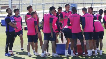 Bordalás, con su grupo de jugadores.