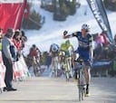 Martin se adelanta a Contador y Froome y gana en La Molina