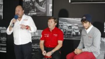 Carlos Bádenas de Cepsa junto a Albacete y Sainz Jr.