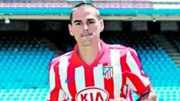 <b>Juanito, un campeón de Europa</b> Juanito ha cerrado un ciclo de ocho temporadas en el primer equipo del Betis y, a sus casi 33 años, llega al Atlético para aportar experiencia y seguridad en los partidos más exigentes. Ha firmado por dos temporadas y ha llegado al Manzanares con la carta de libertad.