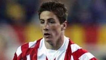 <b>EL NUEVO VAN BASTEN.</B> En Italia consideran a Fernando Torres como el heredero del mítico goleador holandés.