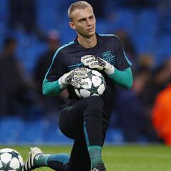 Frank de Boer puede llevarse a Jasper Cillessen al Crystal Palace