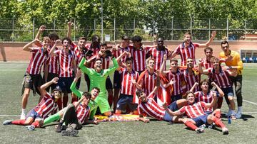 Los jugadores del Atl&eacute;tico Juvenil celebraron el t&iacute;tulo.