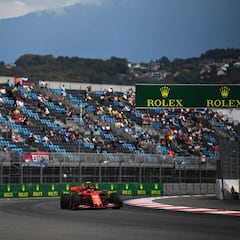 Ferrari empieza delante de un Mercedes aún indescifrable