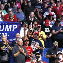 Seis trabajadores de Trump en la campaña de Tulsa dan positivo a coronavirus antes del mitin