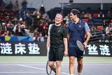 Por otro lado, el suizo protagonizó en Shanghái un partido de exhibición denominado "La noche de los súper amigos de Roger Federer".